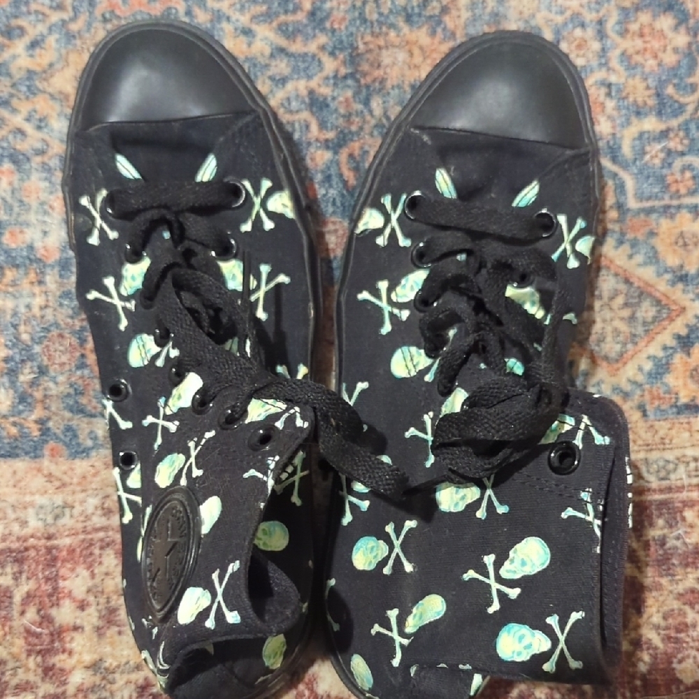 Vintage Converse Black and Green Glow In The Dark Skull Sneakers - Picture 8 of 9